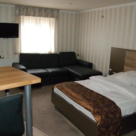 Control Motel Jászberény Extérieur photo
