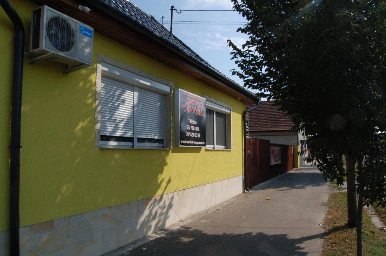 Control Motel Jászberény Extérieur photo