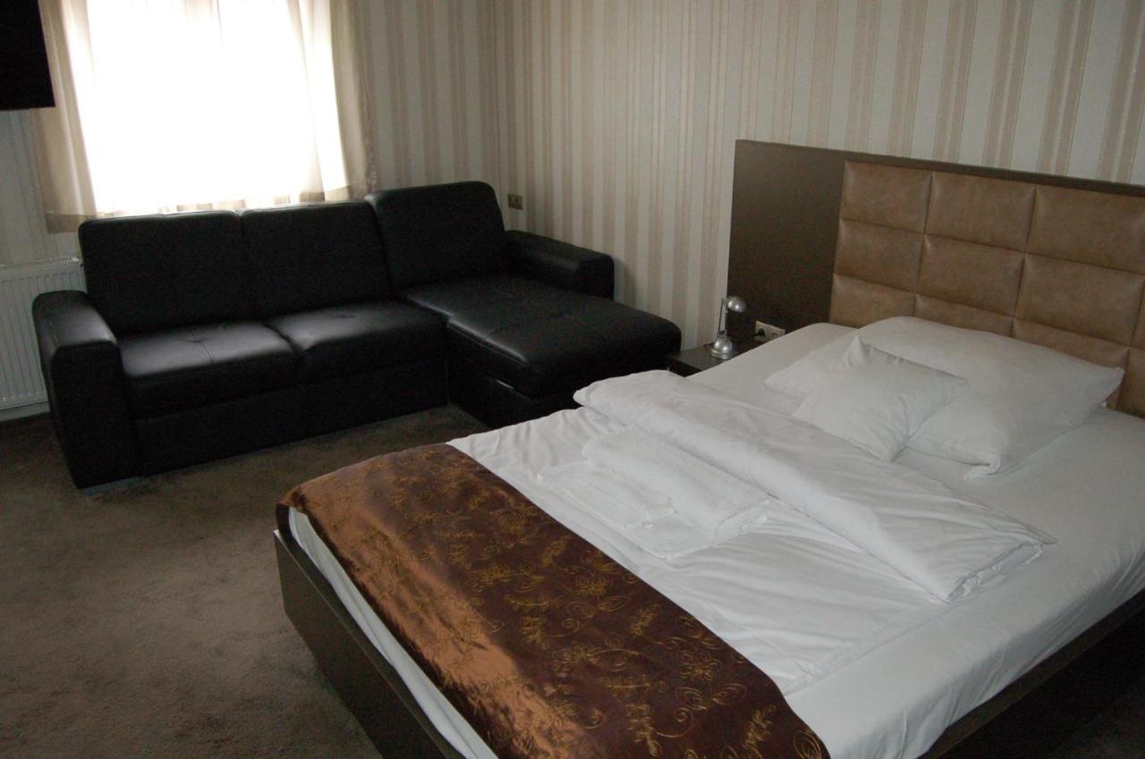 Control Motel Jászberény Extérieur photo